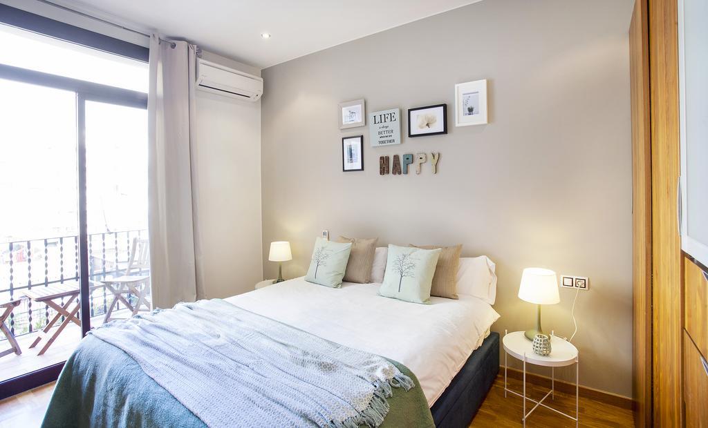 Apartments Barcelona & Home Deco Viladomat Экстерьер фото