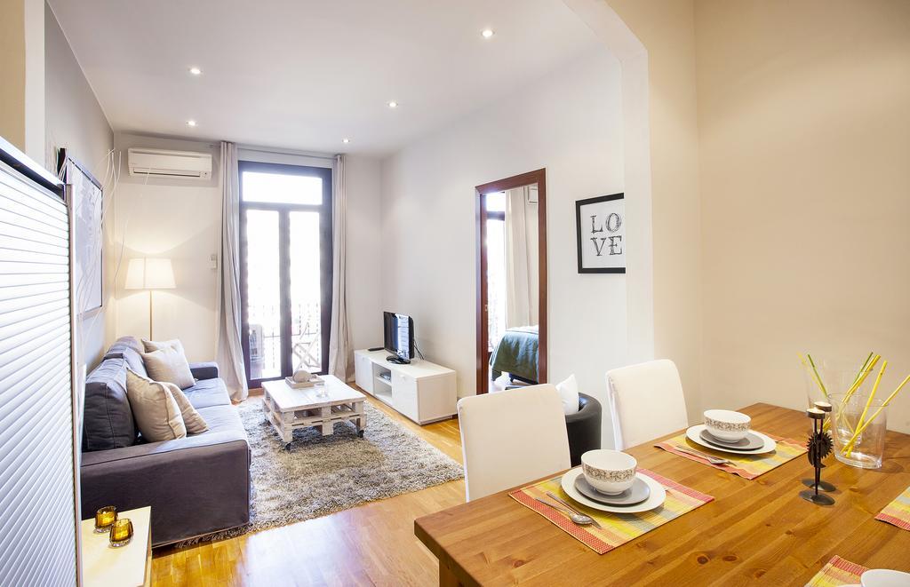 Apartments Barcelona & Home Deco Viladomat Экстерьер фото